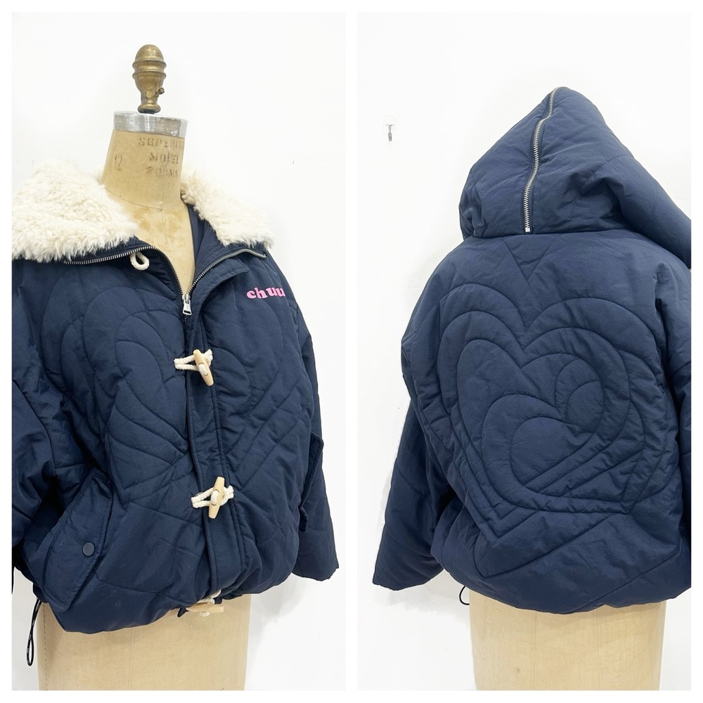 CHUU navy quilted puffer crop jacket with shearling hood. Size M.